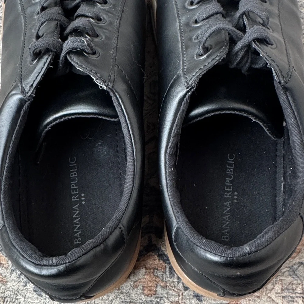 Banana Republic Black Leather Sneakers Gum Sole Lace Up Size 10 Casual